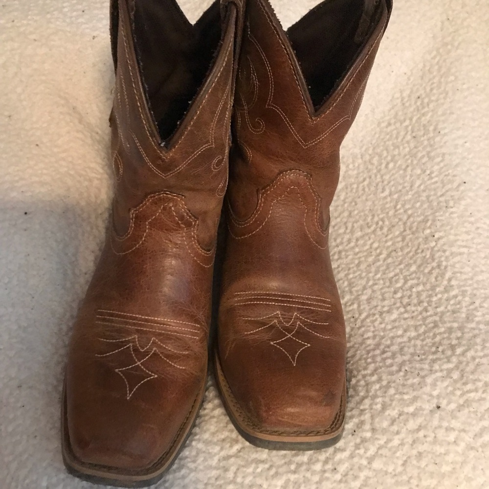 Short Justin boots
